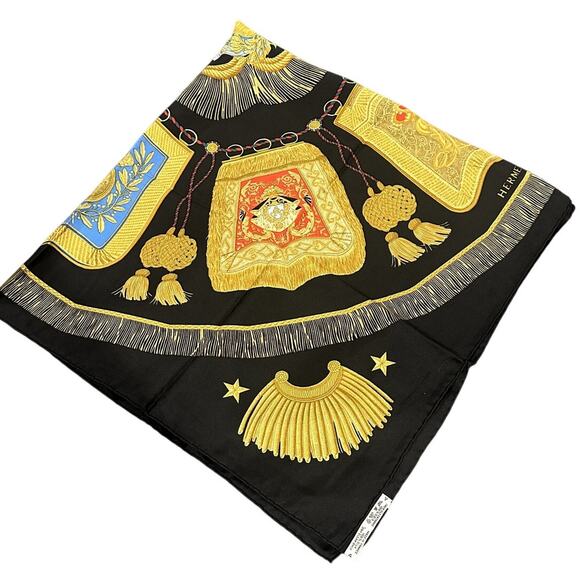 HERMES Carre 90 "Poste et Cavalerie" Silk 100% Silk Scarf with Box - Very Good - Picture 4 of 6